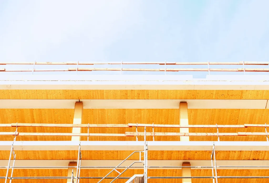 Poutre et rambarde en bois