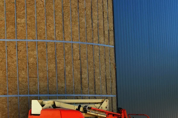 Structure mixte bois et métal pour bâtiment multifonction