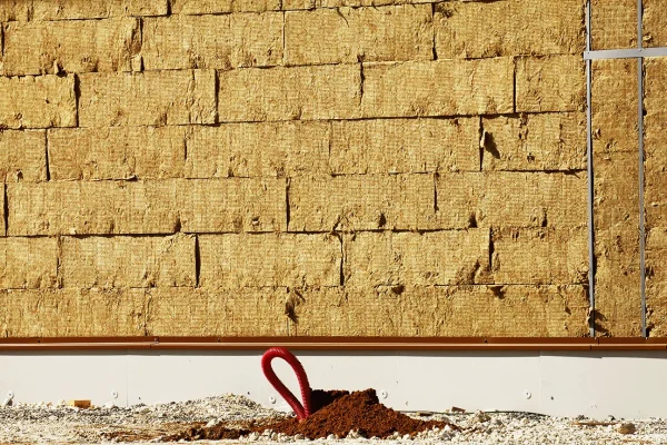 Mur en blocs de terre compressée