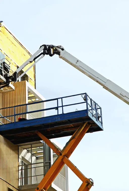 Travaux de façade sur immeuble RE2020, structure en hauteur